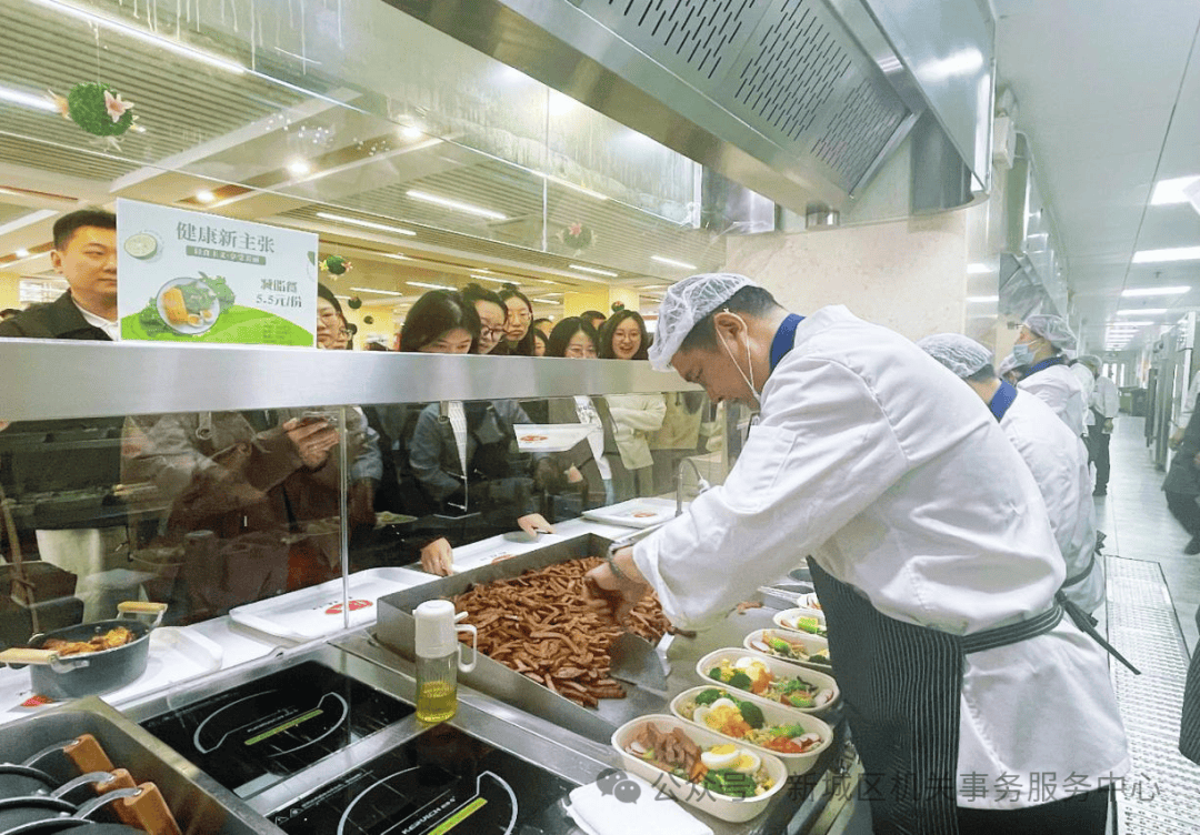 推出减脂餐助力健康新“食”尚开元棋牌试玩新城区机关食堂(图1)